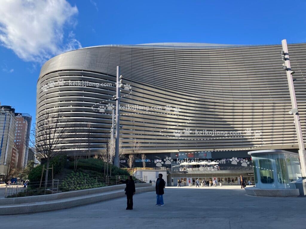 伯納烏球場（Estadio Santiago Bernabéu）是皇家馬德里足球俱樂部（Real Madrid）的主場
