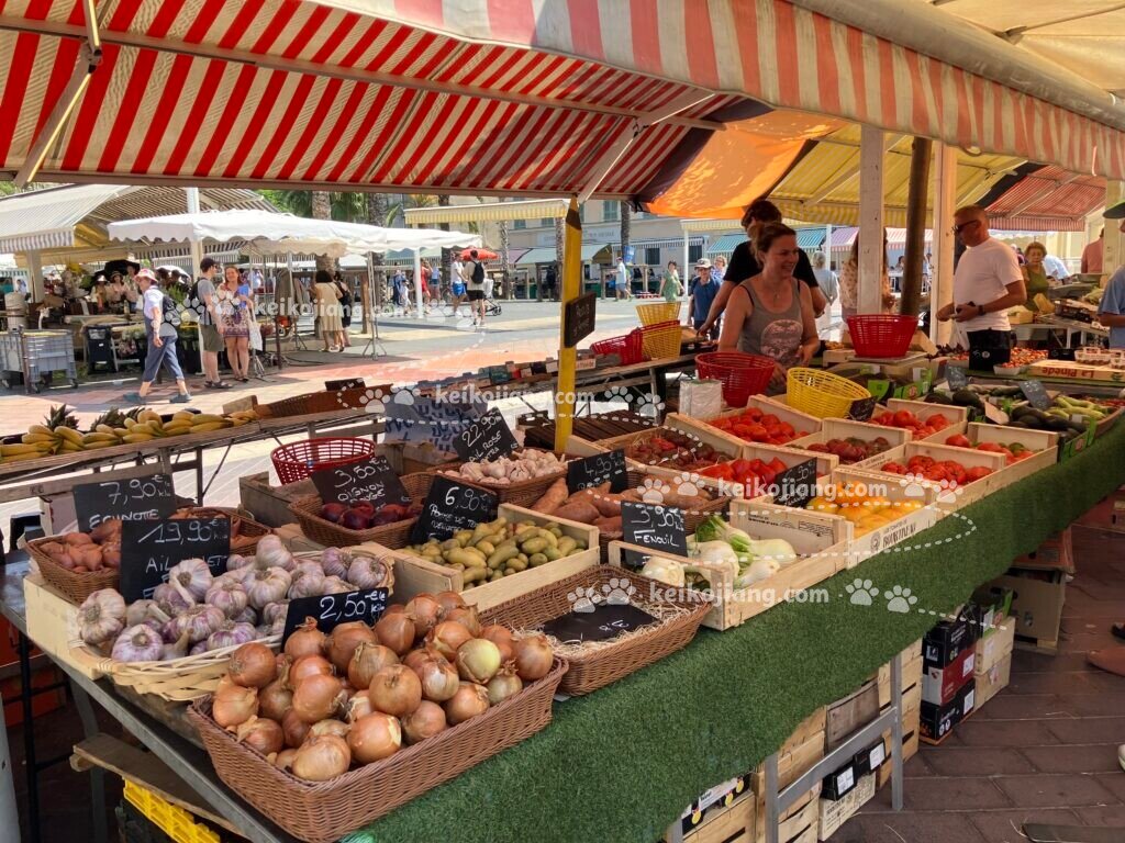 Cours Saleya Market（薩雷亞市集）｜尼斯最熱鬧的傳統市集，美食小吃與花市一次看